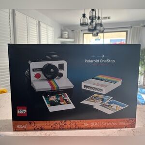Lego Polaroid One Step- 21345. 516 pieces. NWT Sealed